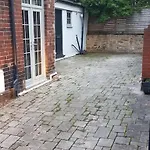 Character With Private Parking In Leeds, Near Lgi *