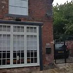 Character With Private Parking In Leeds, Near Lgi * Leeds