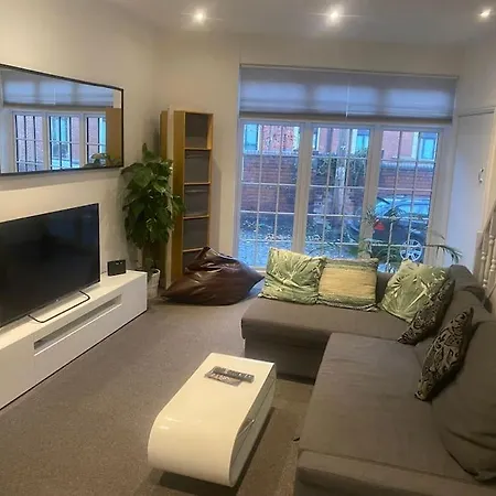 Charming Close To Lgi Semesterbostad *