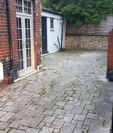 Charming Close To Lgi *