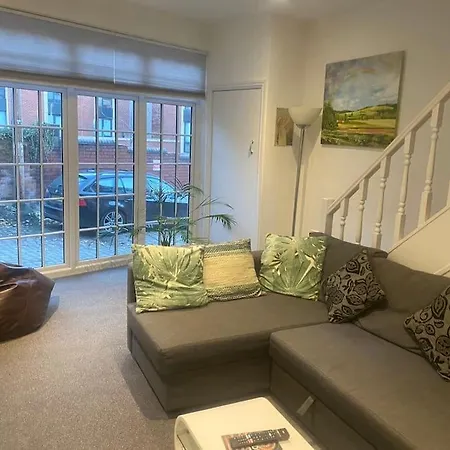 Charming Leeds Close To Lgi *
