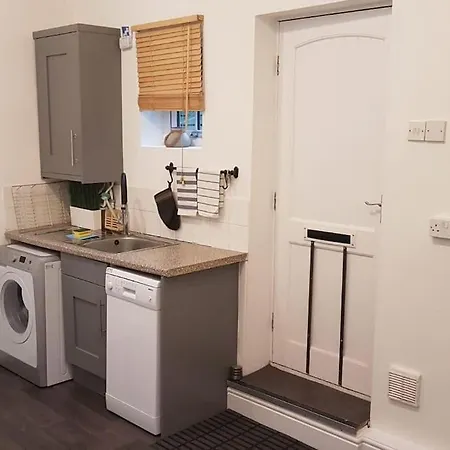 Holiday home Charming Leeds Close To Lgi *