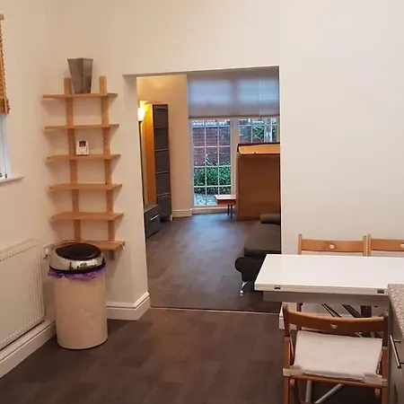 Charming Leeds Close To Lgi Holiday home Leeds (West Yorkshire)