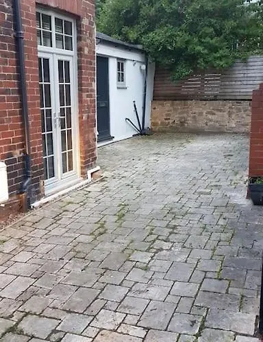 Charming Close To Lgi *